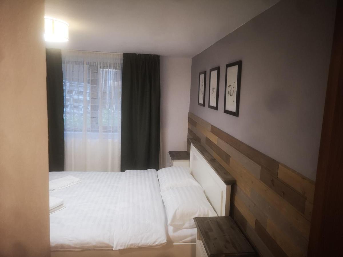 Zimmer mit Kingsize-Bett