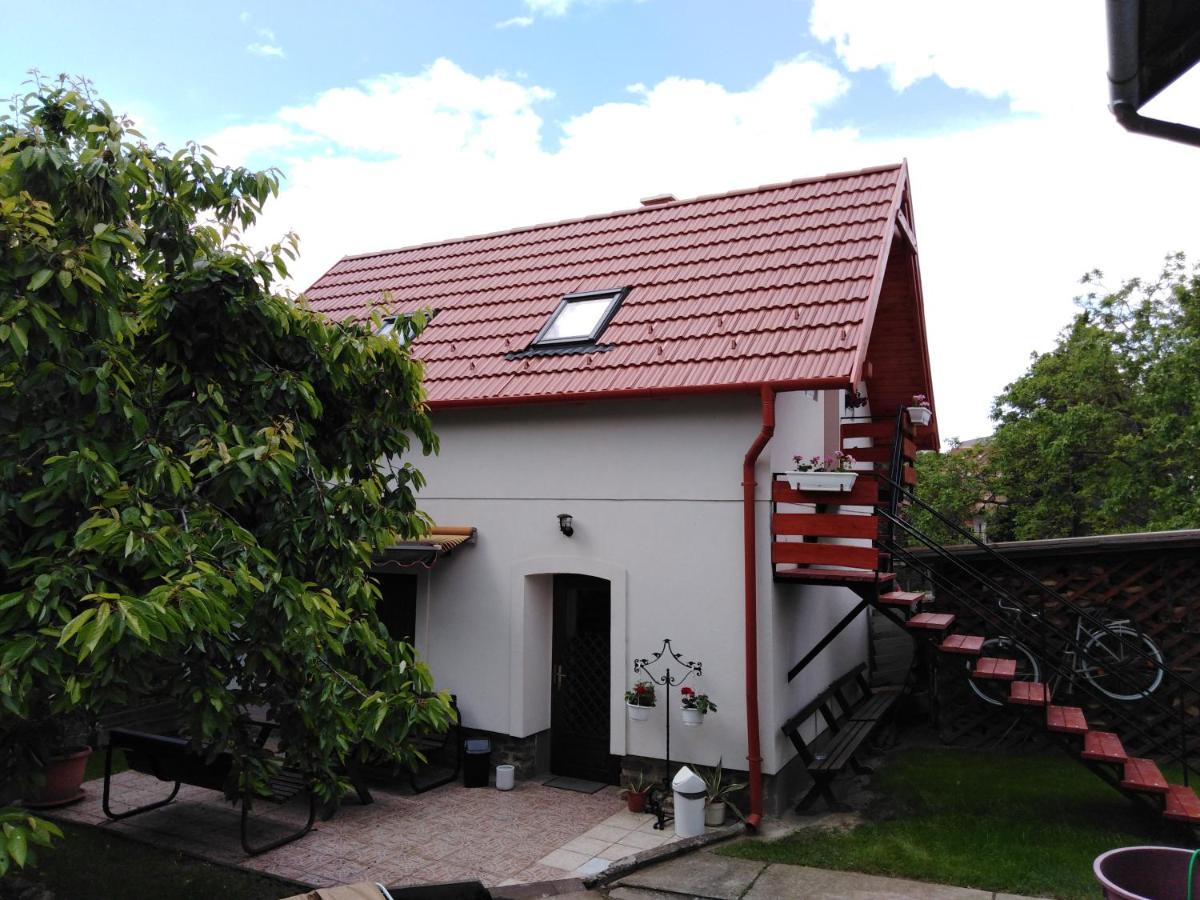 Kossuth Lajos utca 73 Apartman Nabuka - B&B