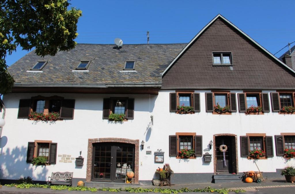 B&B Wintrich - Ferienwohnung Flämisches Weinhaus - Bed and Breakfast Wintrich