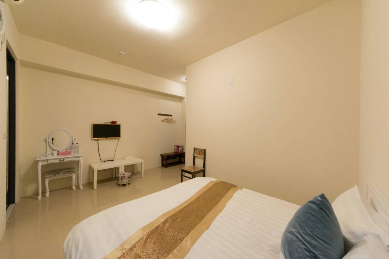 Habitación con cama grande