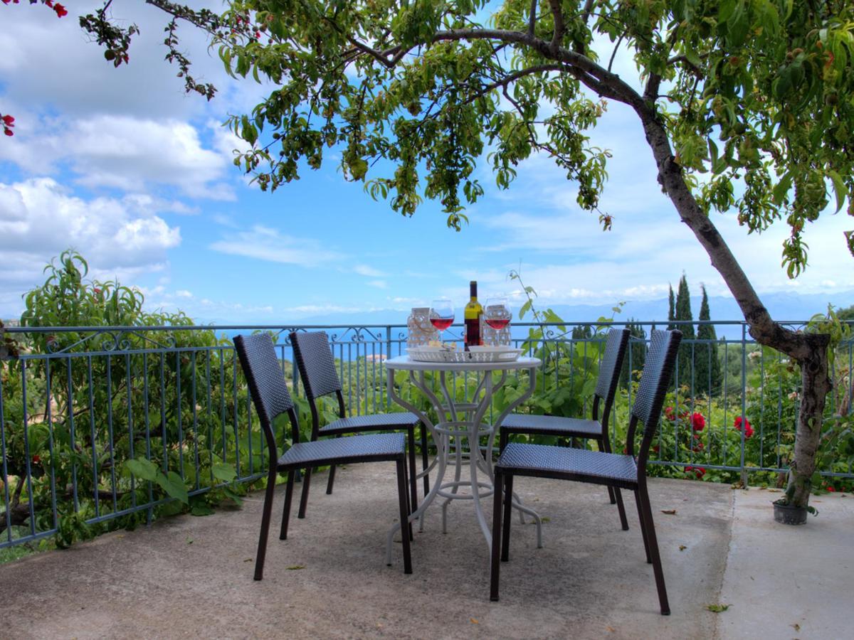 Guesthouse Agia Triada - B&B