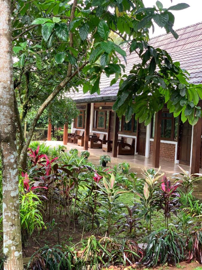 Kampoeng Wisata Rumah Joglo - Bed and Breakfast