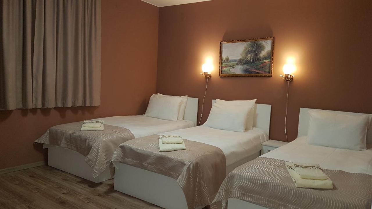 Camera Tripla Classic