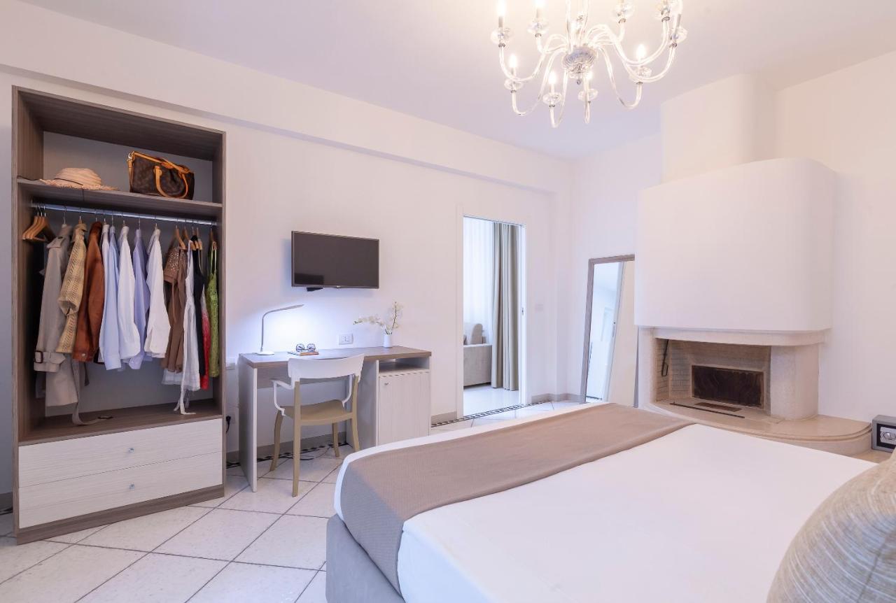Deluxe Suite with Hot Tub