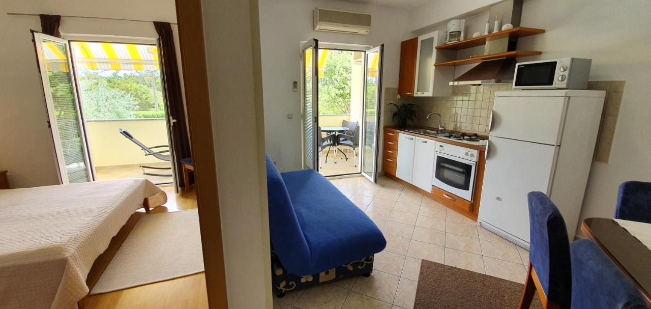 Apartment with Pool View 