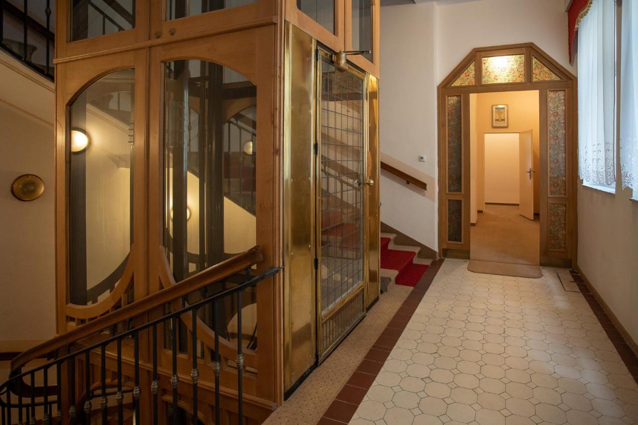 RESIDENCE GOETHE -"U Tří mouřenínů" - B&B Karlovy Vary
