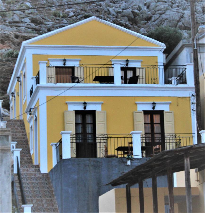 Gompos Apartment - Cozy Apartment next to the sea - Amazing Sea View - B&B