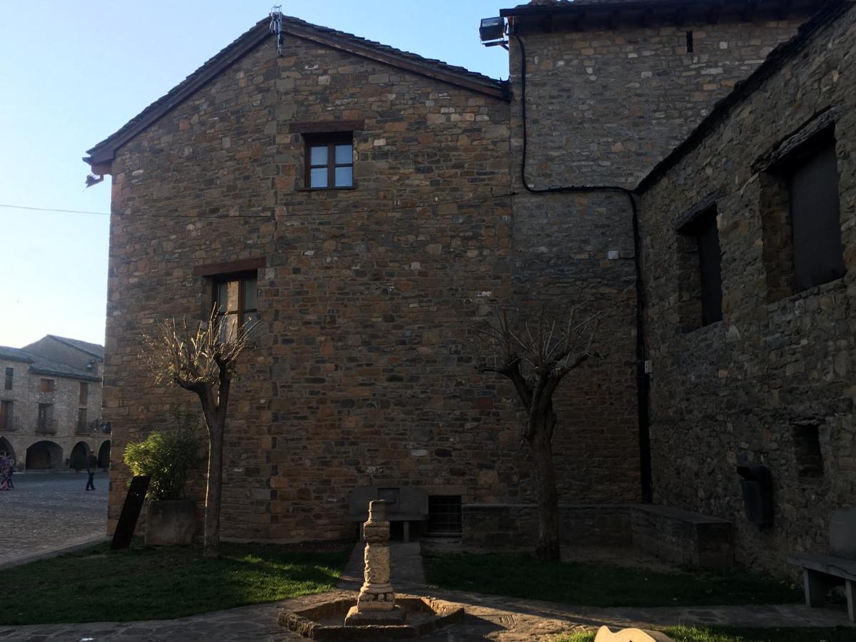 Apartamentos El Palacete de Ainsa - Bed and Breakfast