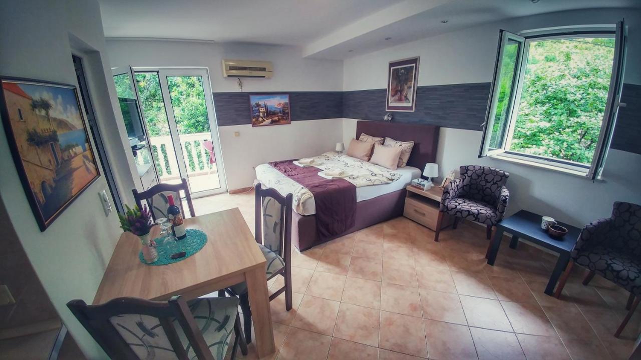 Appartamento con 1 Camera da Letto, Balcone e Vista Mare Parziale
