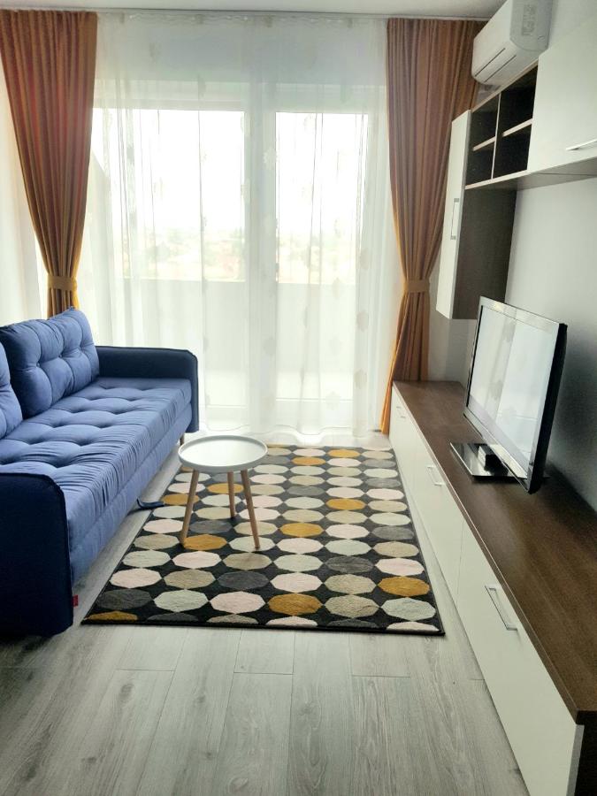 HappyHome Central Deluxe Apartments - Bed and Breakfast