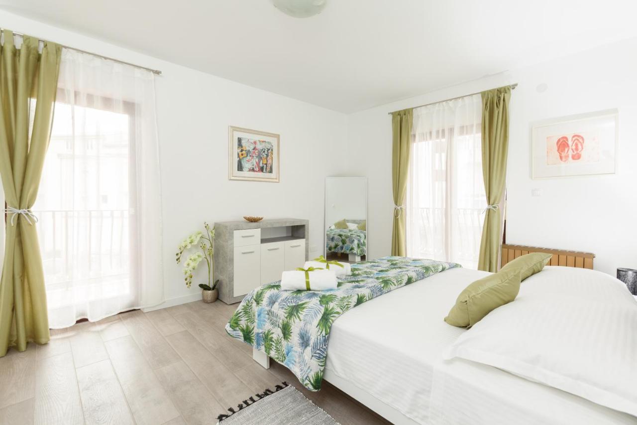 Apartment mit Balkon