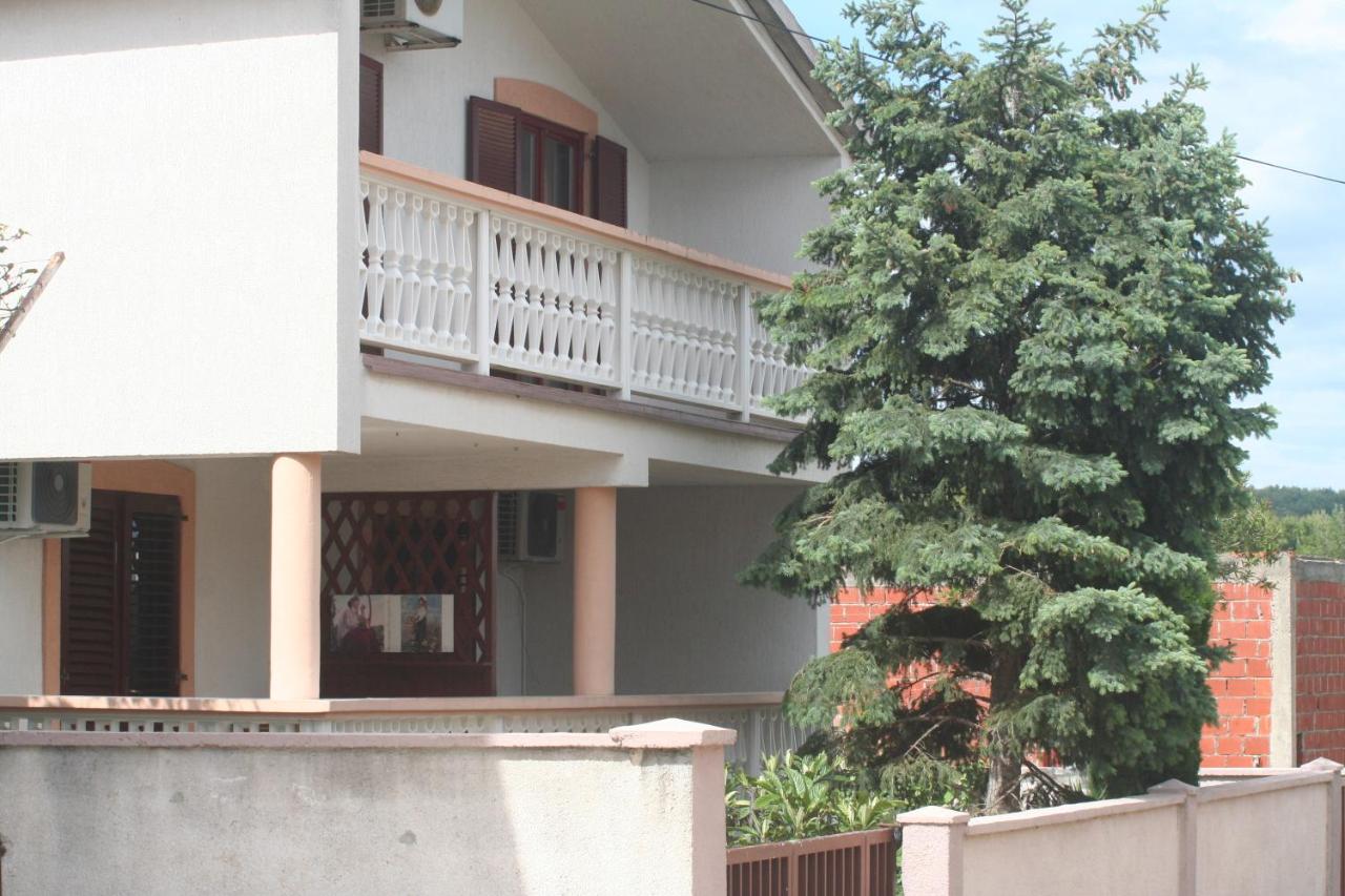 B&B Gornji Karin - Plahuter Apartments 1 - Bed and Breakfast Gornji Karin