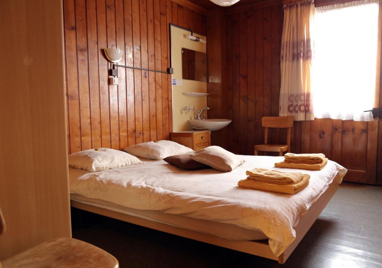 Doppel-/Zweibettzimmer mit Gemeinschaftsbad