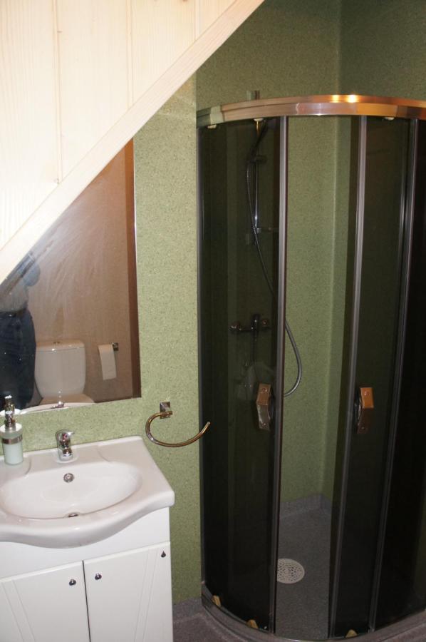 Basic Triple Room with Shared Bathroom