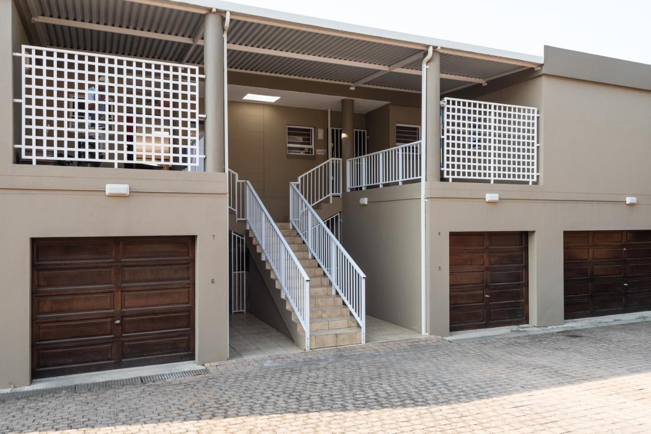 Les Dauphine 6 - B&B Ballito
