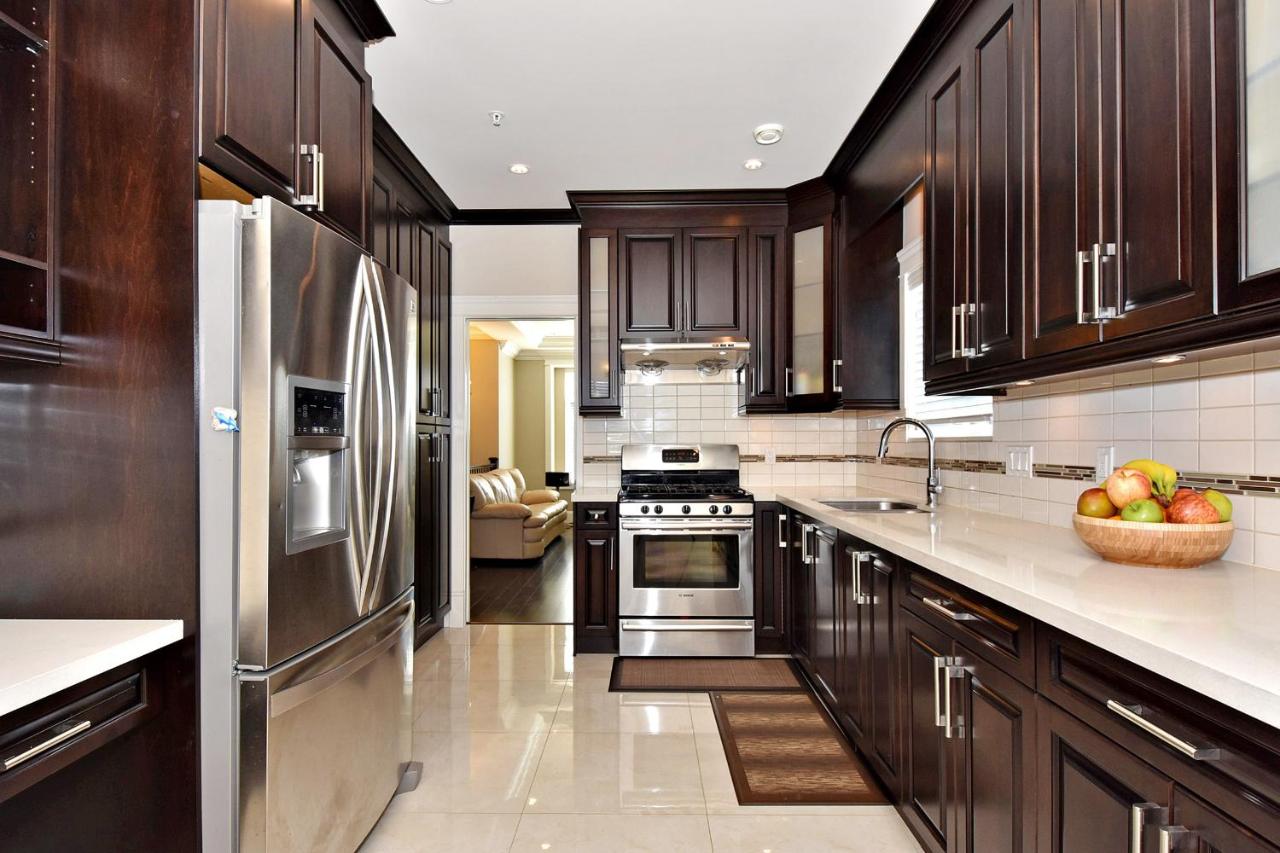 Rare Find Exquisitely New Quiet & Safe Skytrain Home - Ferienwohnung Vancouver