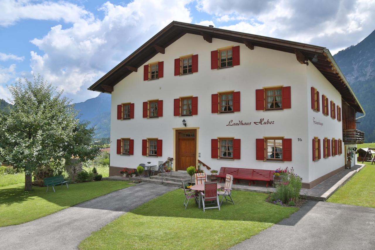 B&B Elbigenalp - Landhaus Huber - Bed and Breakfast Elbigenalp