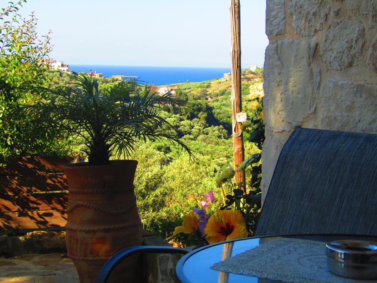 Studio Apartment with Sea View - Ground Floor