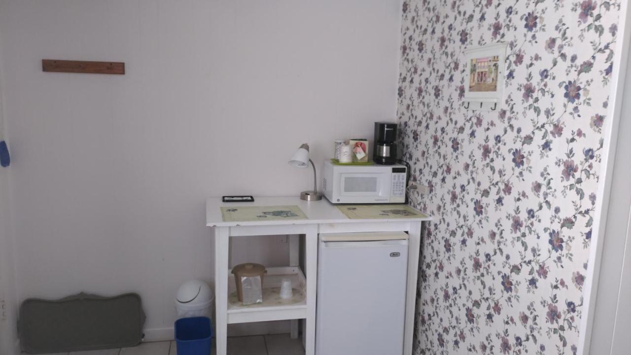Habitación con cama extragrande.