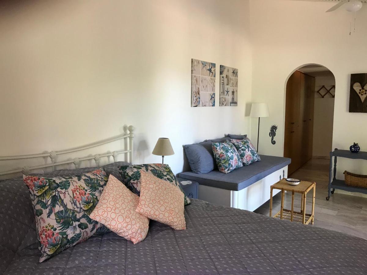 Charming Beach Cottage - Paradise on Earth - B&B Loutráki
