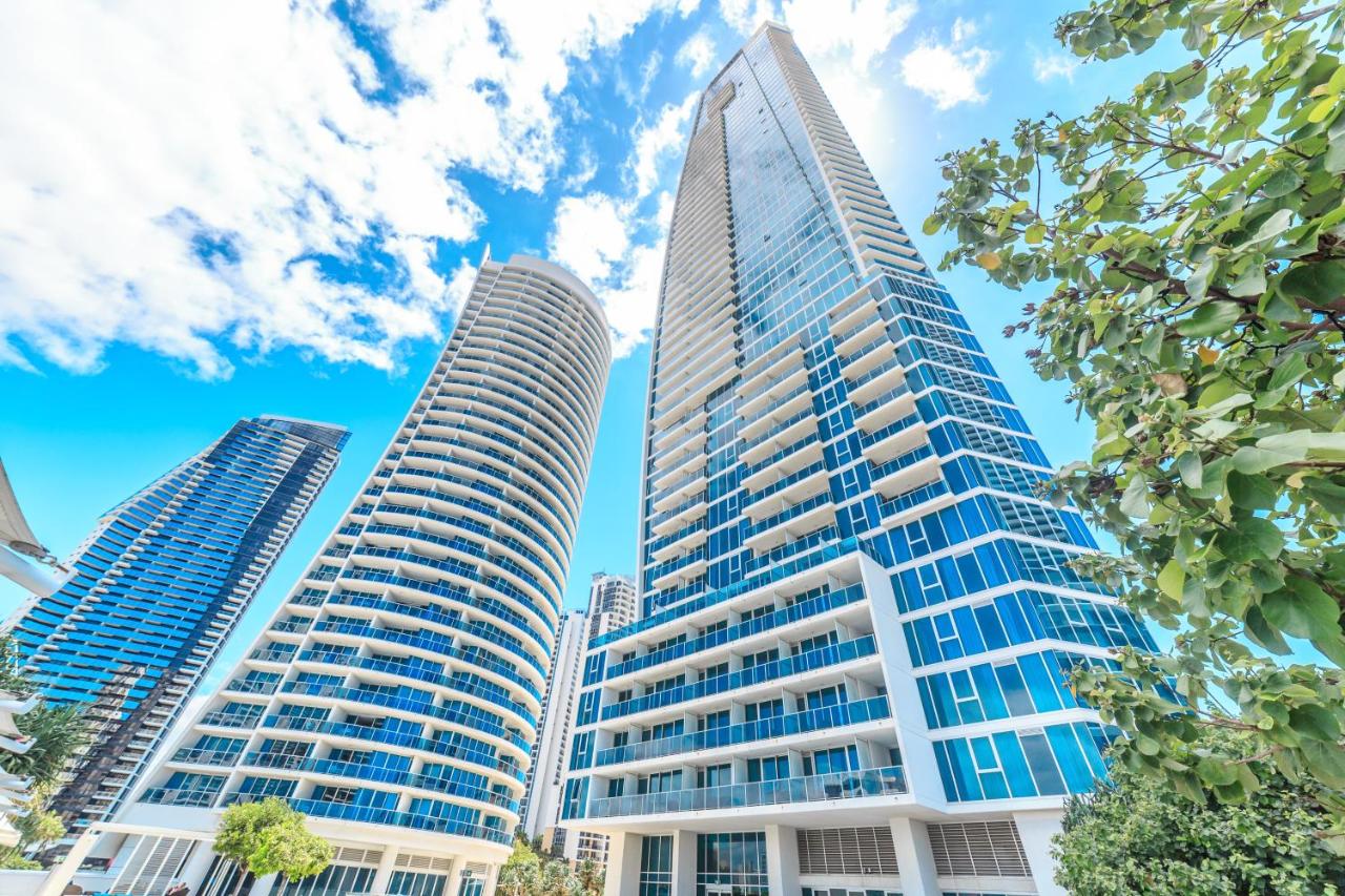 Three-Bedroom Apartment with Sea View - Level 31 (13105)