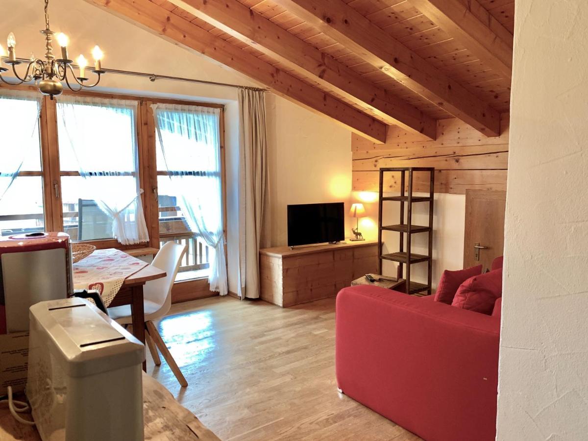 Apartment mit Balkon
