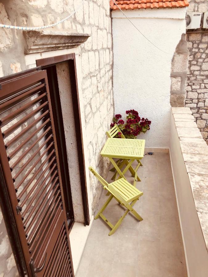 Appartamento con 2 Camere da Letto e Balcone