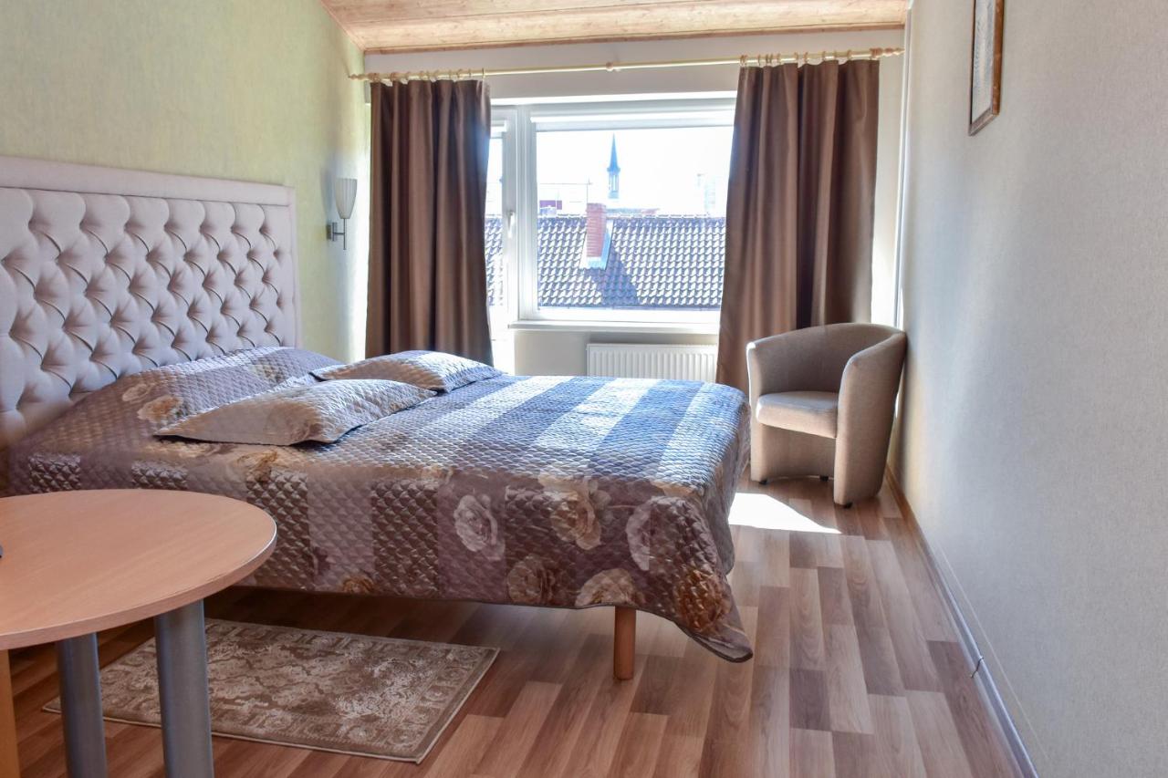 Standard Queen Room
