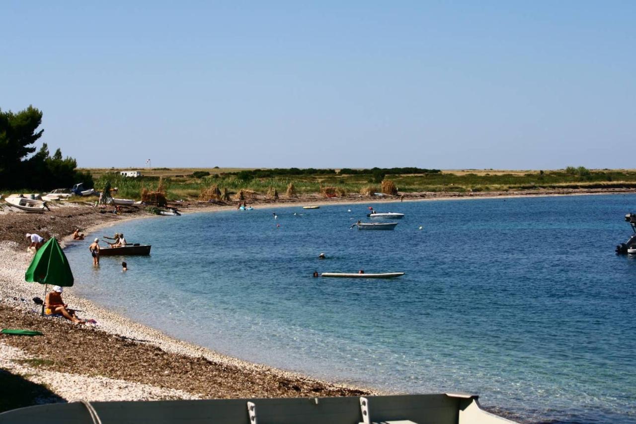 Car free island Unije Gasparini apartments - B&B Unije