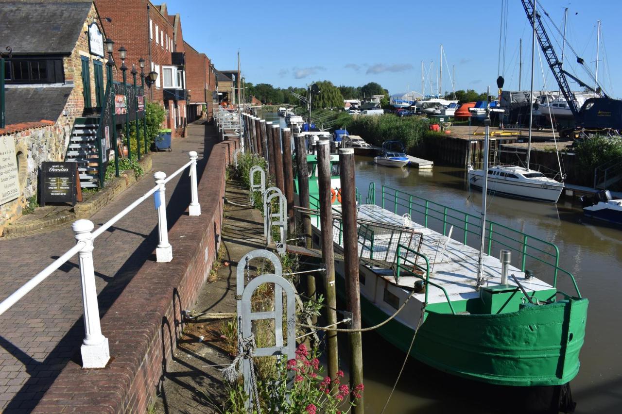 Boatyard View - B&B