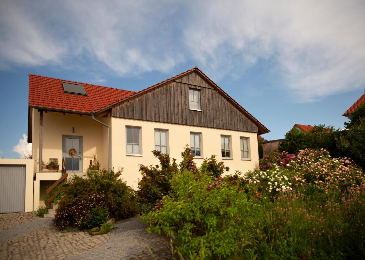 B&B Wiesenbronn - Ferienwohnung Im Schiller - Bed and Breakfast Wiesenbronn