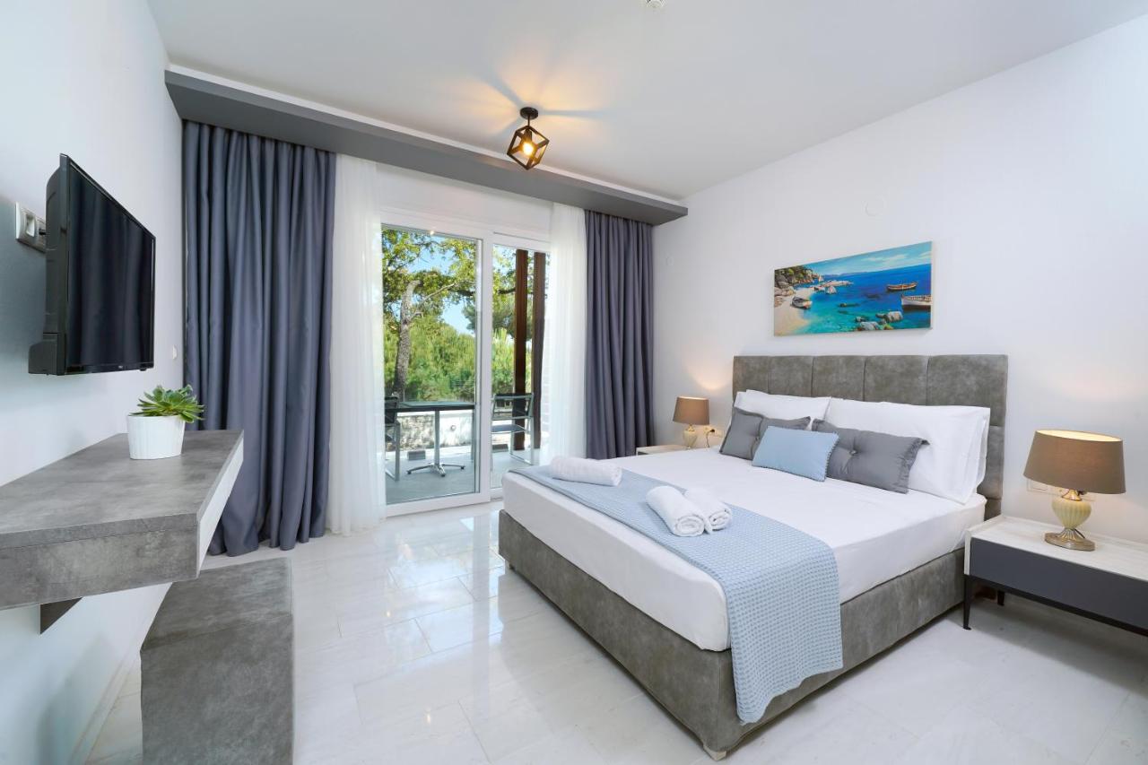 Deluxe Double Room with Balcony and Sea View