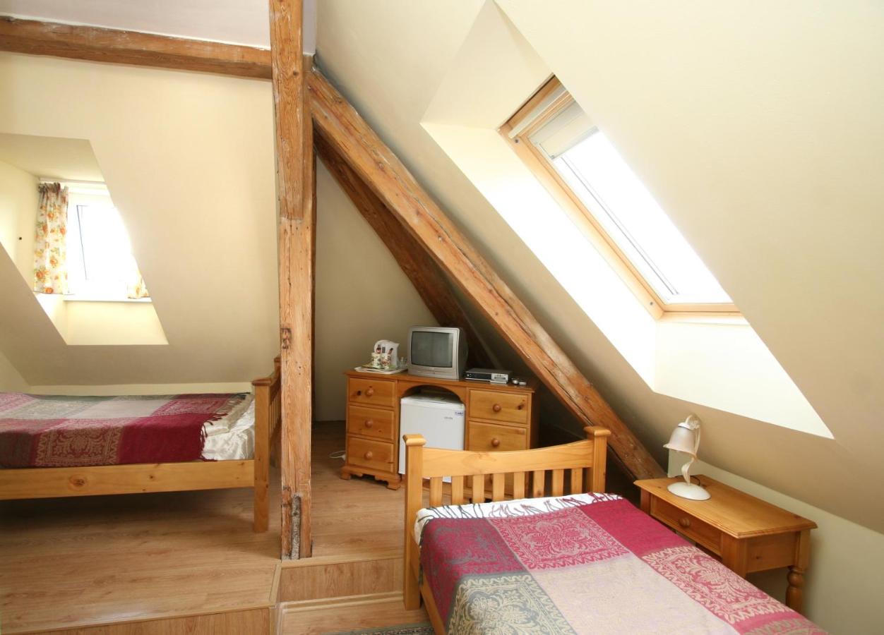 Twin Room with Private Bathroom
