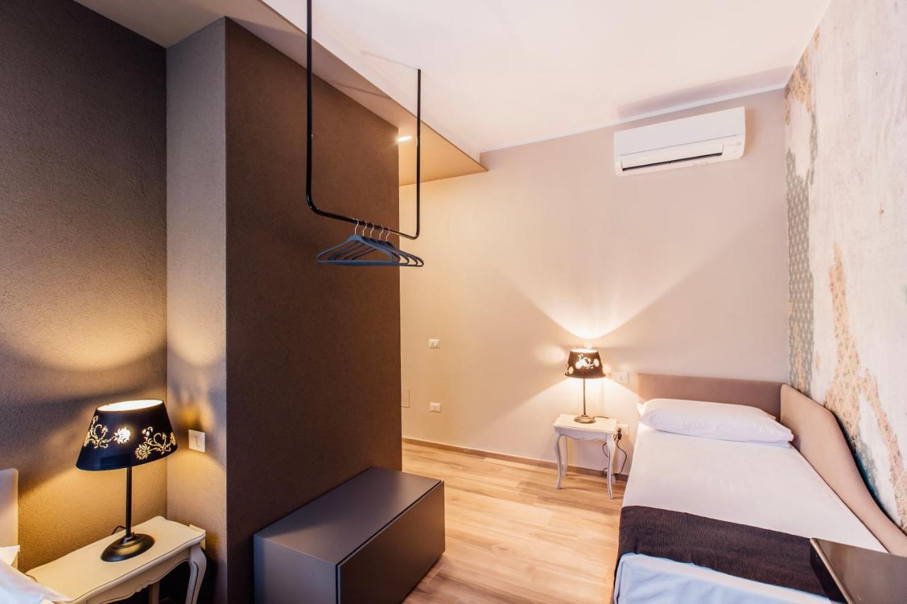 Camera Quadrupla Deluxe