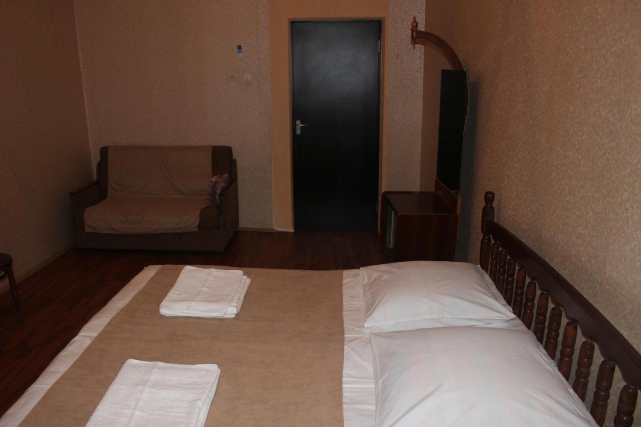 Camera Matrimoniale con Letto Supplementare