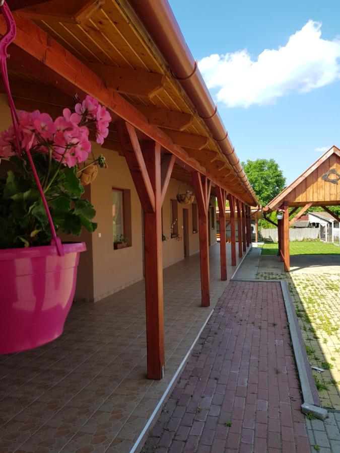 B&B Tiszaszőlős - Tisza-Tavirózsa Vendégház - Bed and Breakfast Tiszaszőlős