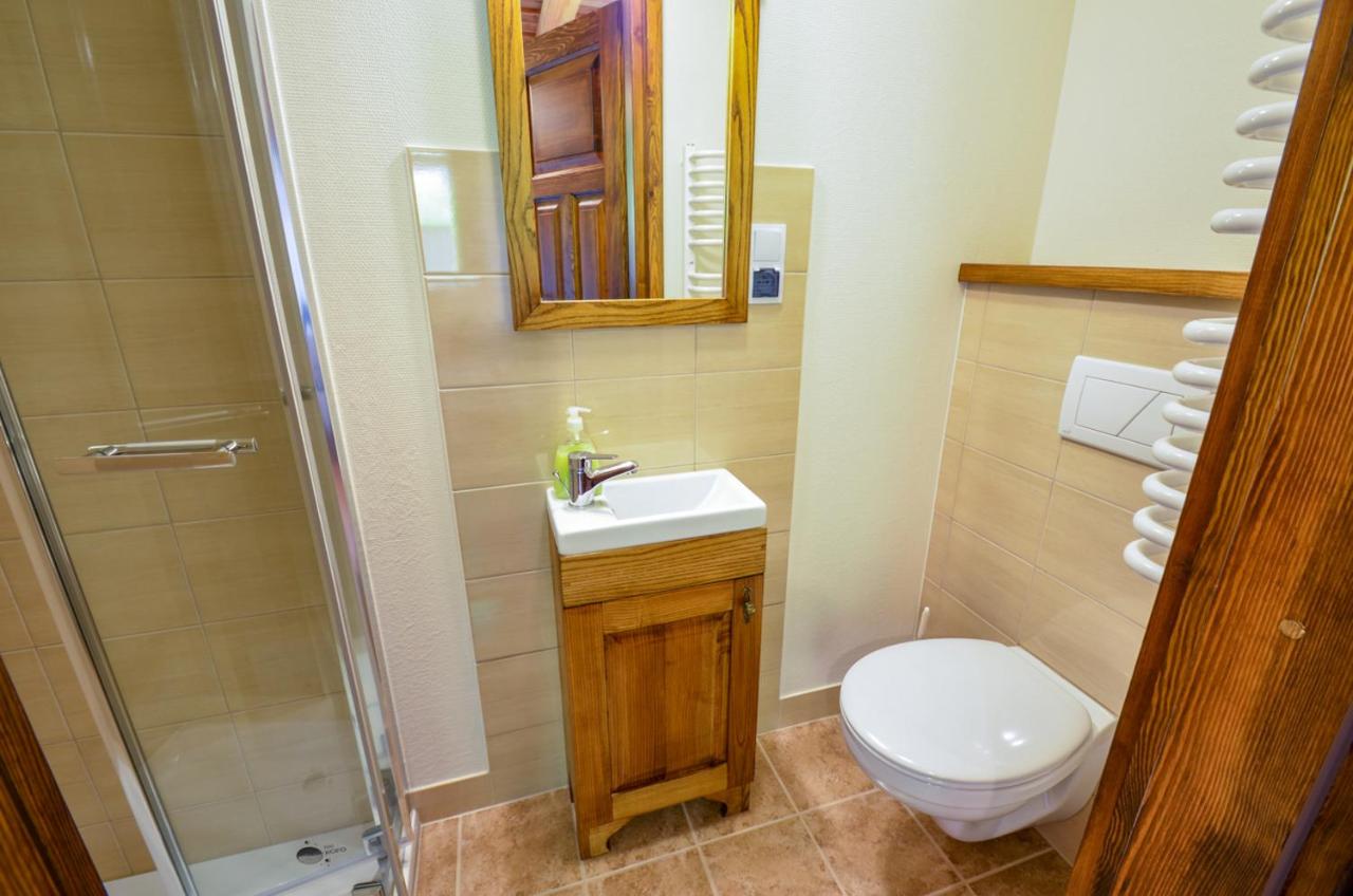 Kleines Zweibettzimmer