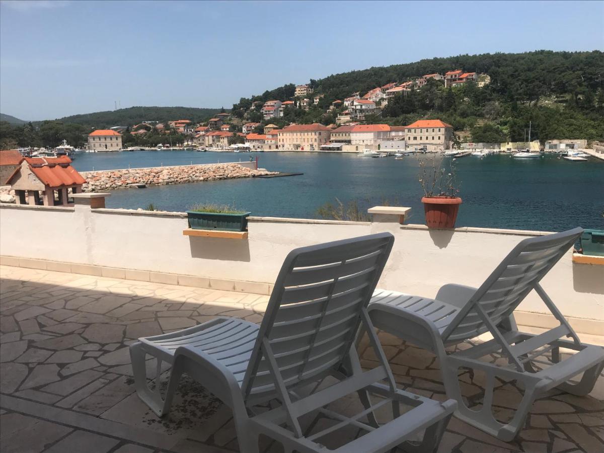Apartments Peronja Jelsa Seafront - Ferienwohnung