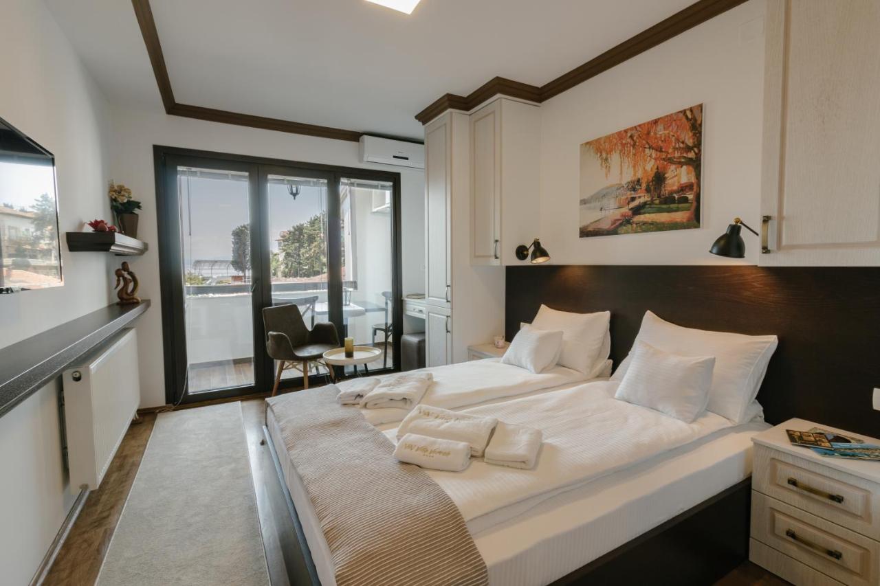 Standard Double Room with Lake View