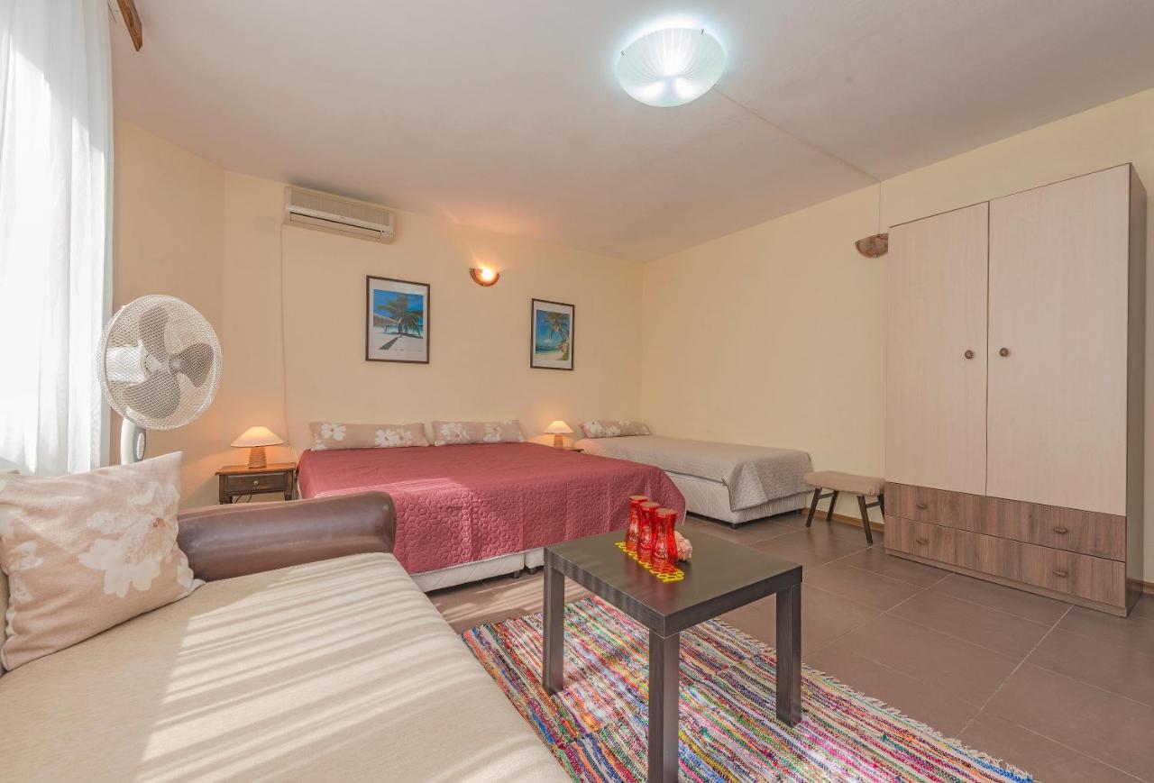 Dreibettzimmer mit Balkon
