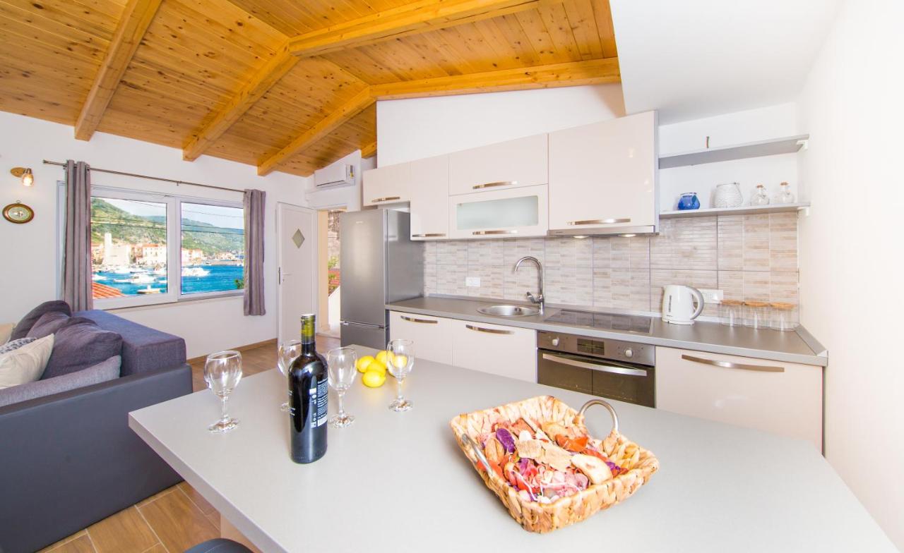 Seahouse Komiža - Bed and Breakfast Komiža