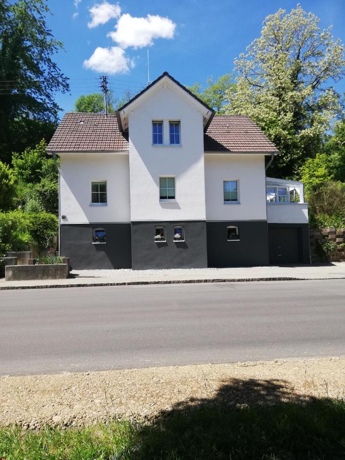 B&B Uhldingen-Mühlhofen - Ferienwohnung am Bodensee mit 2 Schlafzimmer, Wintergarten und Garten mit Grillhaus - Bed and Breakfast Uhldingen-Mühlhofen