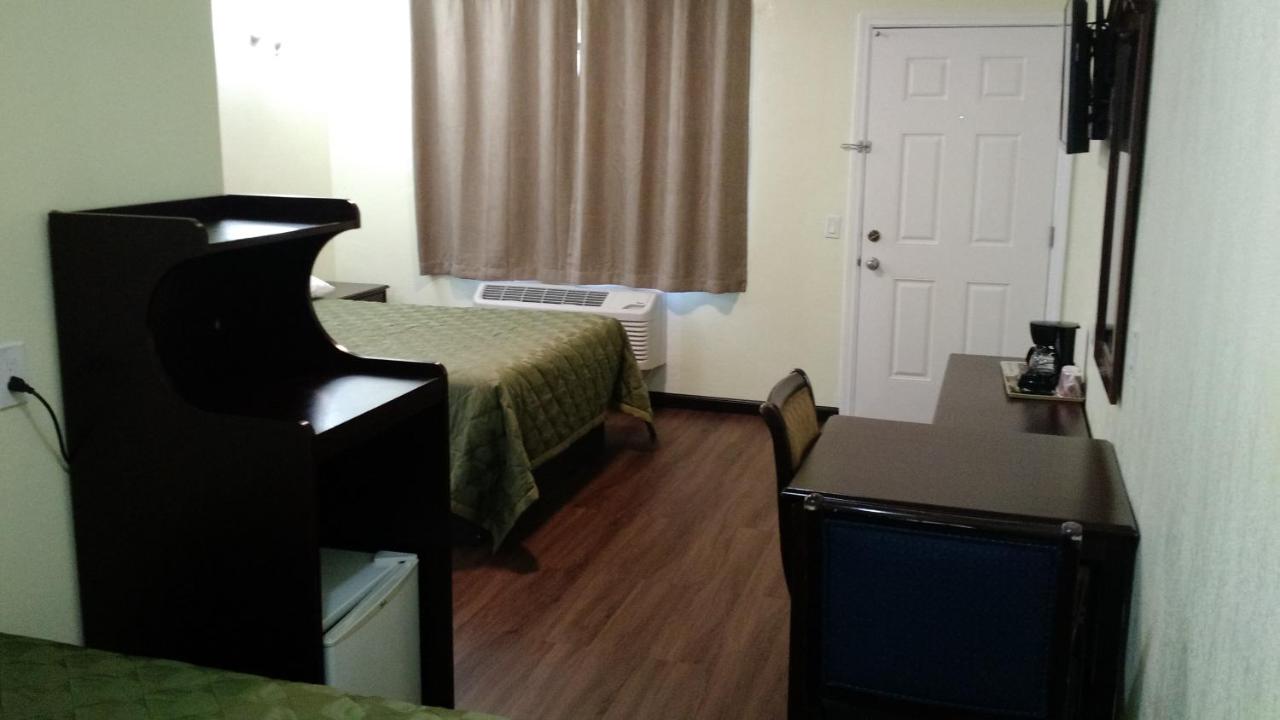 Standard Queen Room with Two Queen Beds - Non-Smoking