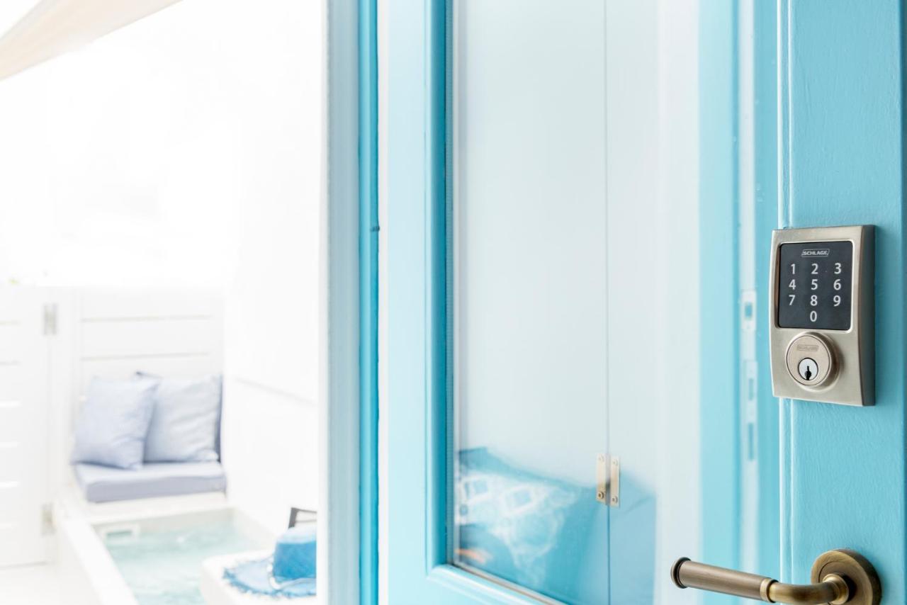 Cave Suite Outdoor Jetted Tub