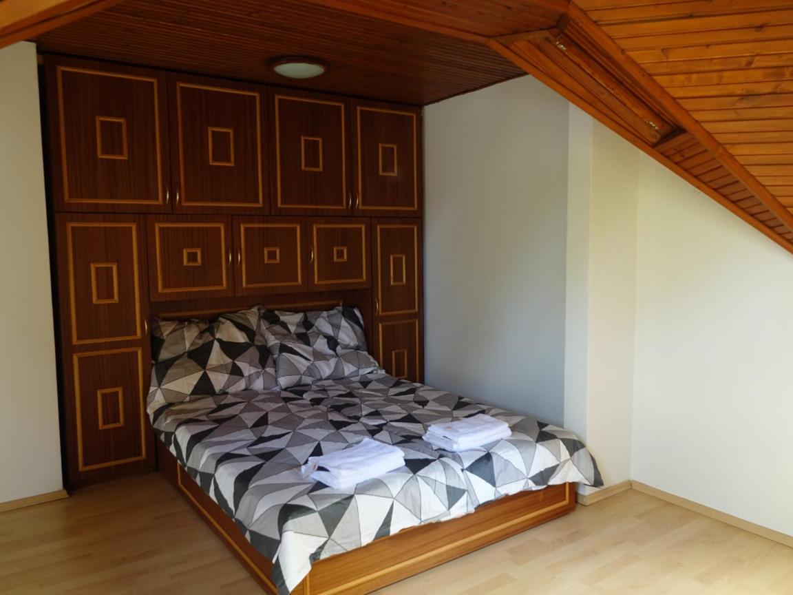Quiet room in Budapest near airport with free parking - B&B Budapest