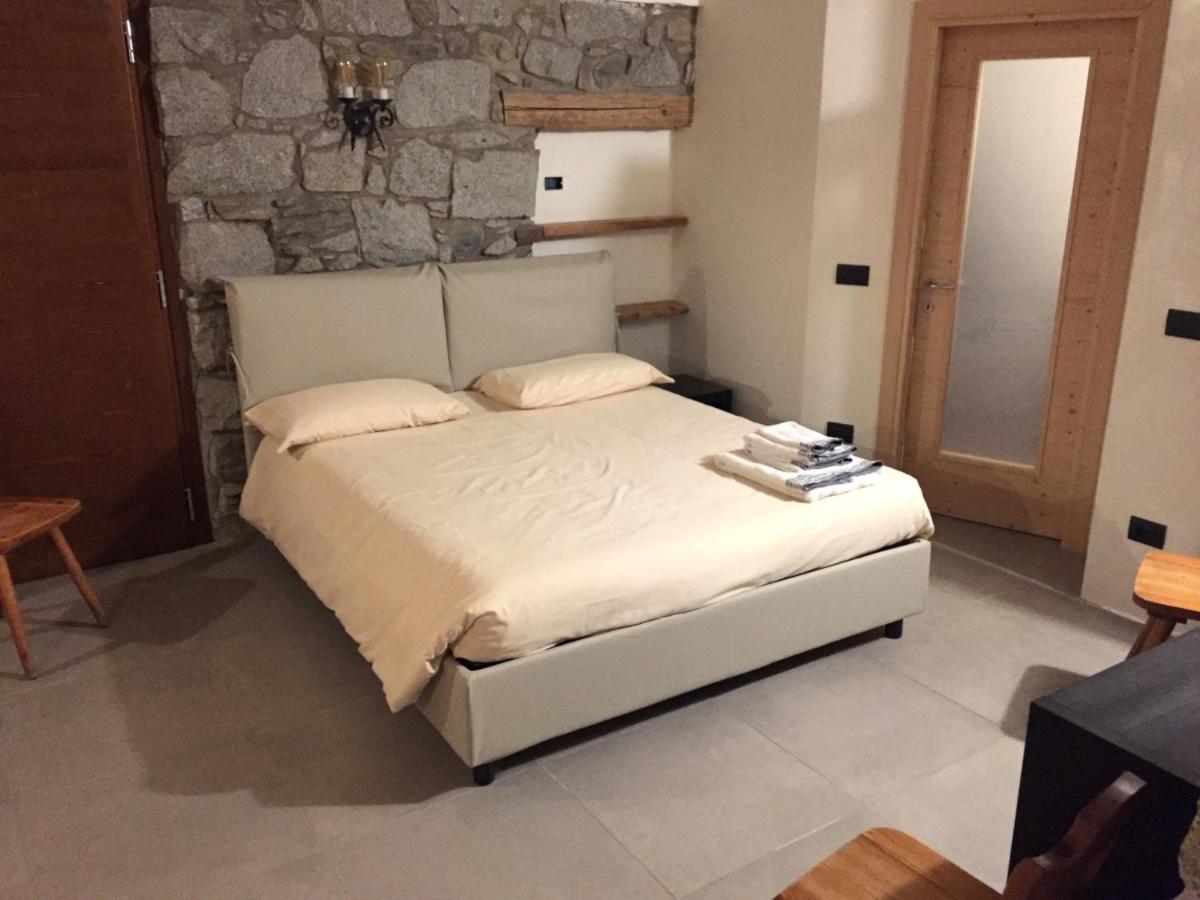 Kamer met Kingsize Bed en Uitzicht op de Bergen