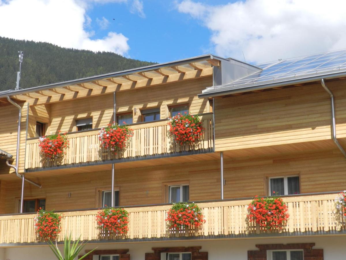 Apartment with Mountain View