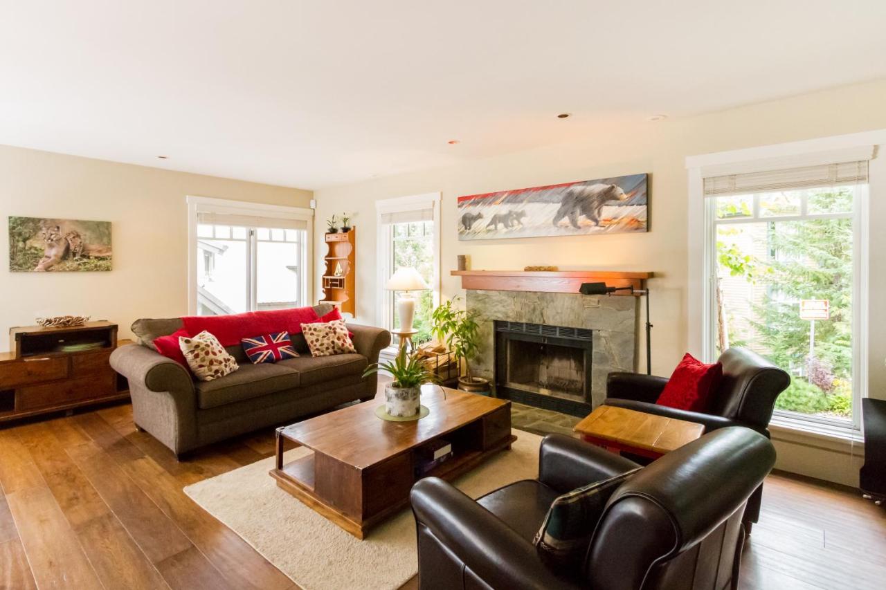 B&B Whistler - Spacious Town Home with Private Hot Tub - Bed and Breakfast Whistler