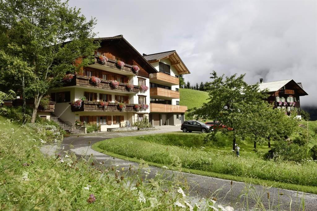 Berghof Gundalatsch - B&B
