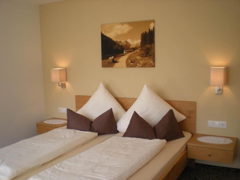 Two-Bedroom Apartment with Shower 